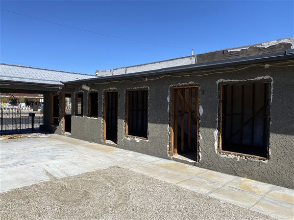 Abandoned Motel in the High Desert (2/6/2024 - Credits: Yonnus Becker)