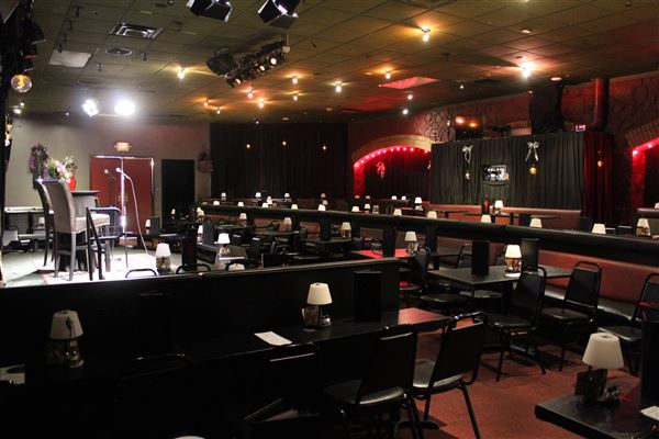 Flappers Comedy Club and Restaurant (Burbank) (10/28/2024 - Credits: Flappers Comedy Club)