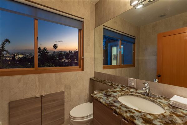 Hollywood Hills Modern Vintage (12/20/2024 6:05:16 PM - Credits: submitted by:)