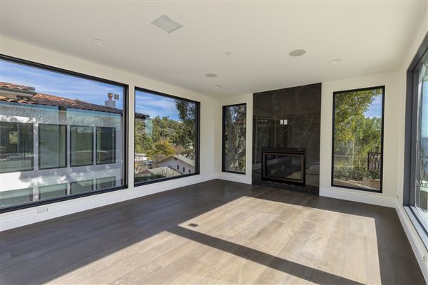 Luxury Mansion in South Pasadena (1/7/2025 6:27:36 PM - Credits: submitted by:)
