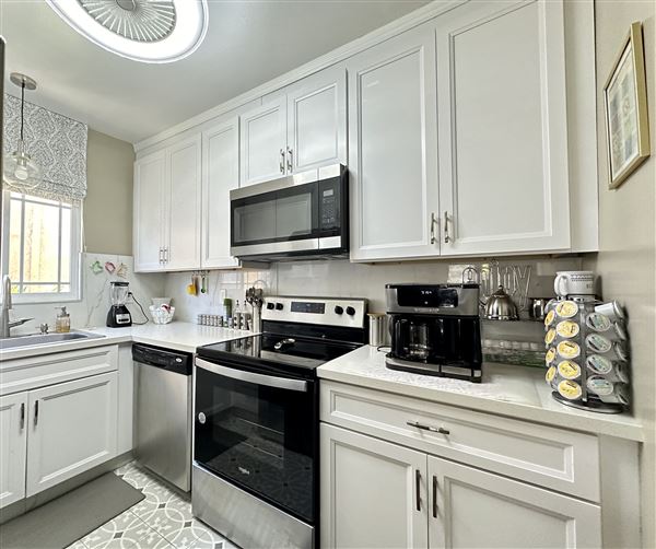 Fully furnished stucco California Bungalow (2/21/2025 - Credits: submitted by: Odessa McDUFFIE)