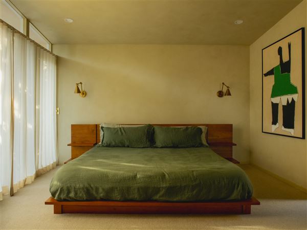 Midcentury Modern Hills Home (3/25/2025 - Credits: submitted by: Sean  Mcnichol)