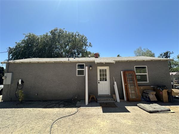 Modern Farmhouse on Expansive Agoura Hills Lot – Film-Ready & Versatile (4/29/2025 - Credits: Taken by Lauren Pfahler, property owner)