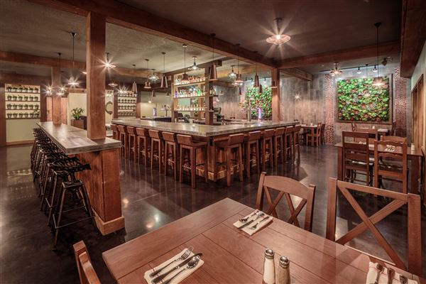 Knott's Berry Farm & Knott's California Marketplace - Mrs. Knott's Chicken Dinner Restaurant Bar (5/20/2025 - Credits: Six Flags Entertainment Corporation)