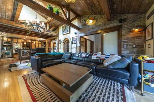 Woodland Hills Rustic Cabin (5/20/2025 - Credits: submitted by: Dominic Ottersbach)
