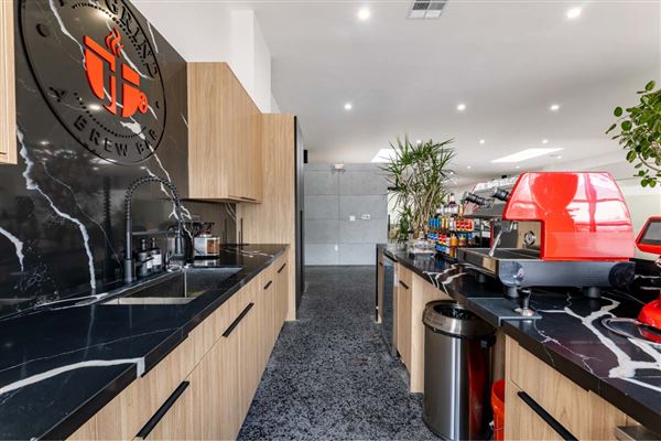 Burbank Modern Office Space – Film/Photo Shoot Ready (5/1/2024 - Credits: In-house photographer)