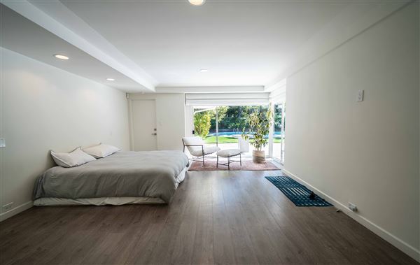 Vintage Hollywood Vibes – Secluded Palm-Lined Mid-Century Pool Oasis Wrapped In Lush Greenery – A Filmmaker’s Dream! (7/29/2025 - Credits: submitted by: Simon Neman)