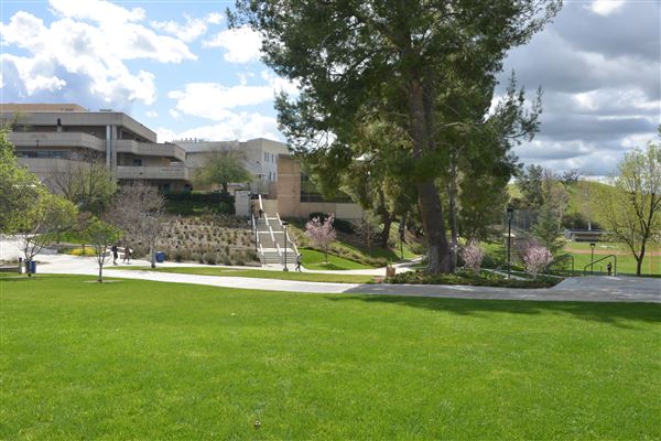College of the Canyons - Quad (3/21/2019 - Credits: Leo Fialho)