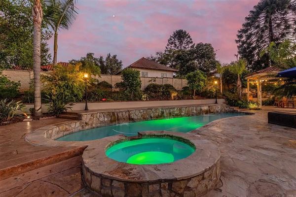 Vale View Mansion (10/1/2025 - Credits: Charles Walters)