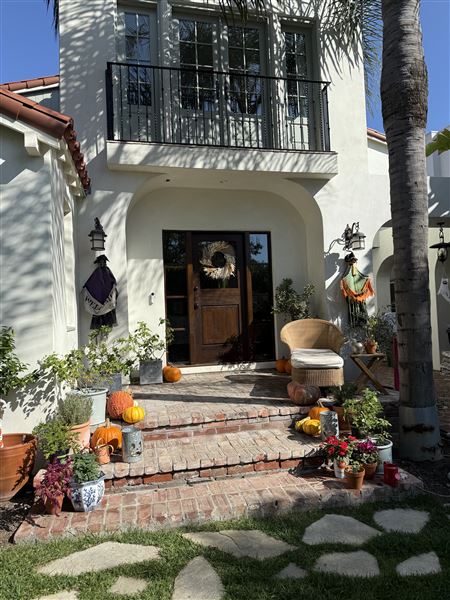 Classic LA Mediterranean (10/22/2025 - Credits: Emily murdock)