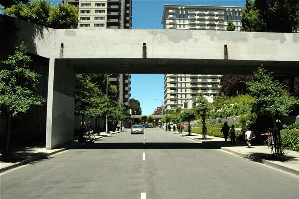 Financial District, San Francisco - Davis at Clay (10/29/2025 - Credits: San Francisco City & County Film Commission)