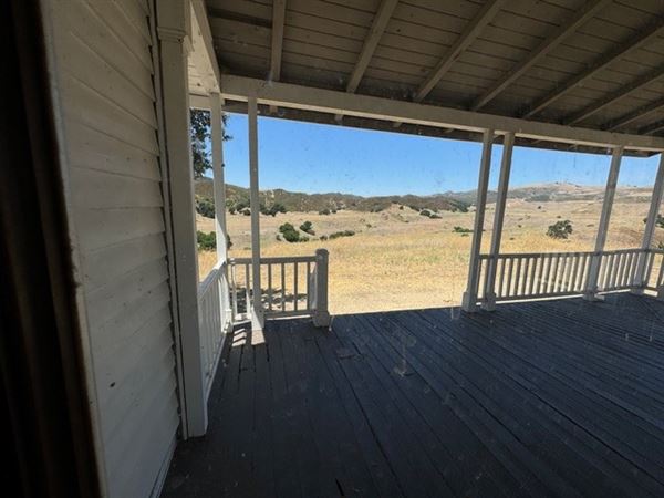Big Sky Movie Ranch - Farmhouse (11/17/2025 - Credits: Owner)