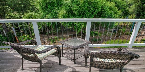 Bluebird Inn - Creekside Balcony (12/2/2025 - Credits: Bluebird Inn)