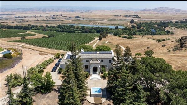 Single family property (12/3/2025 - Credits: submitted by: Artur  Harutyunyan)