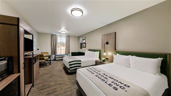 Oxford Suites Paso Robles (7/1/2019 - Credits: submitted by: Catherine Freeland)