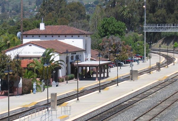 San Luis Obispo Station (12/2/2007 - Credits: By kla4067 - This image was originally uploaded to Flickr as San Luis Obispo, CA train station., CC BY 2.0, https://commons.wikimedia.org/w/index.php?curid=3176873)
