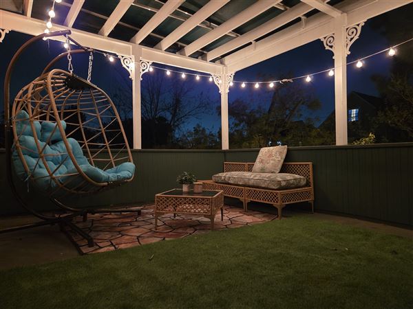 Pink Victorian Estate Near Downtown Los Angeles (3/27/2026 - Credits: submitted by: Dovid Junik)