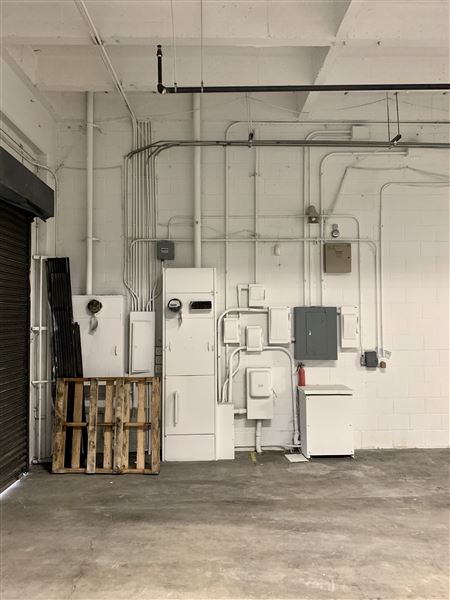 Spacious DTLA Warehouse With Office Ideal For Events/Filming (4/16/2026 - Credits: Elegant Textiles, Inc.)