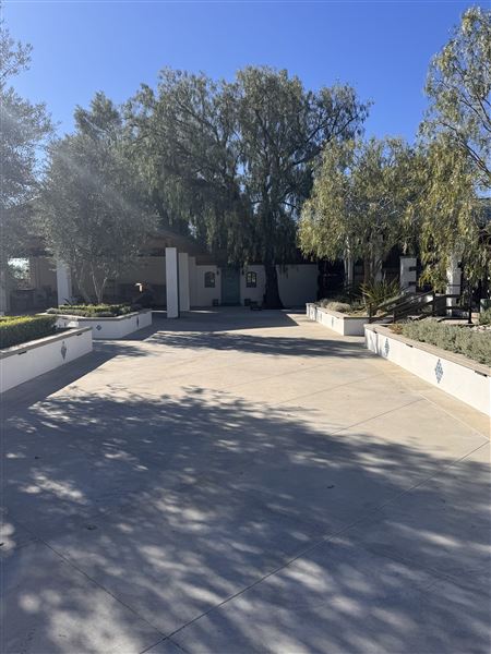 The Rusty Horse Ranch (4/29/2026 - Credits: Levon Baghdasaryan)