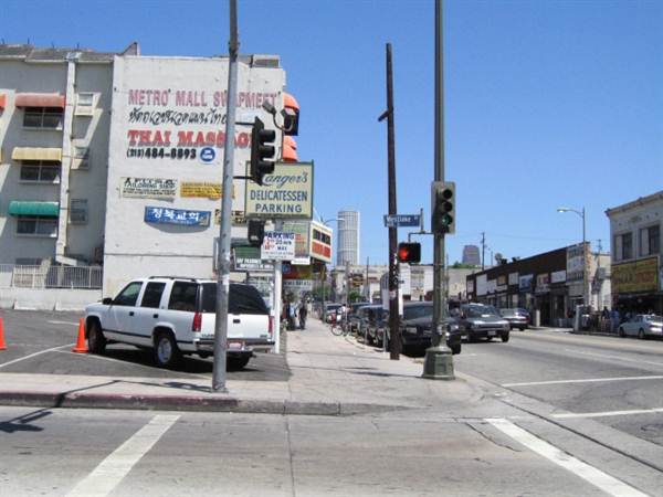 7th St. and Alvarado St. (9/1/2010 - Credits: Lindsay Mizrahi)