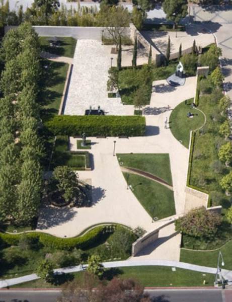 Cerritos Sculpture Garden (4/22/2011 - Credits: Martine White)