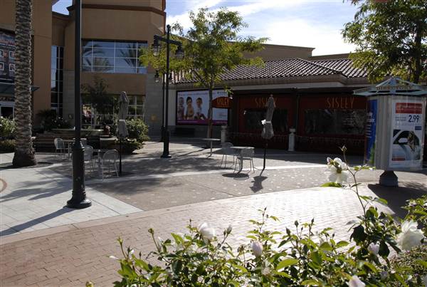 Westfield Valencia Town Center (12/13/2010 - Credits: Errol Reichow)
