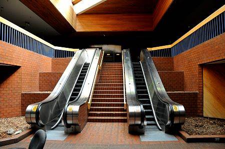 Redlands Mall - CLOSED (10/4/2012 - Credits: Geoff Juckes)
