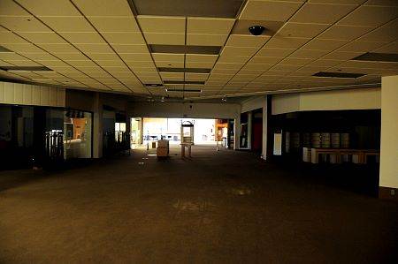 Redlands Mall - CLOSED (10/4/2012 - Credits: Geoff Juckes)