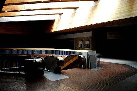 Redlands Mall - CLOSED (10/4/2012 - Credits: Geoff Juckes)
