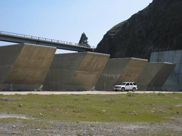 Fuse Gates of Terminus Dam - CLOSED (3/5/2008 - Credits: L Feldstein)