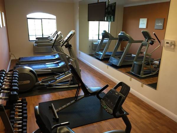 Holiday Inn Express & Suites (8/26/2015 - Credits: http://www.ihg.com/holidayinnexpress/hotels/us/en/davis/sacda/hoteldetail)