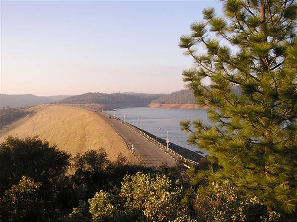 Lake Oroville State Recreation Area (SRA) (1/20/2016 - Credits: http://parks.ca.gov/ImageGallery/?page_id=462)