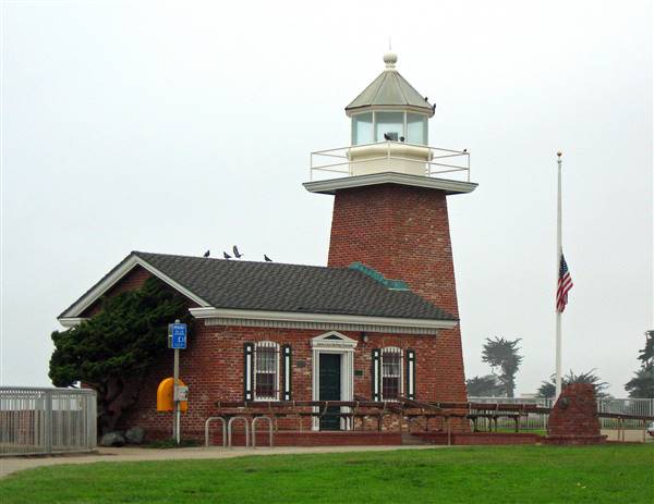 Mark Abbott Memorial Lighthouse aka Santa Cruz Surfing Museum (9/10/2011 - Credits: By W Nowicki (Own work) [CC BY-SA 3.0 (http://creativecommons.org/licenses/by-sa/3.0)], via Wikimedia Commons)