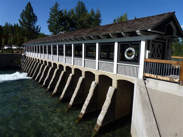 Fanny Bridge/Tahoe Dam (9/3/2011 - Credits: By Little Mountain 5 (Own work) [CC BY-SA 3.0 (http://creativecommons.org/licenses/by-sa/3.0)], via Wikimedia Commons)