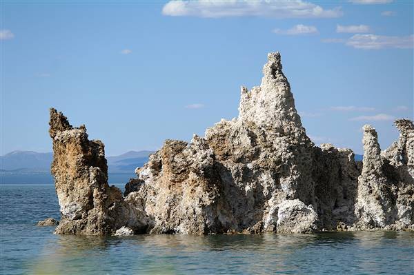 Mono Lake Tufa State Natural Reserve (SNR) / South Tufa Lake - Inyo National Forest (NF) (7/15/2010 - Credits: By Alec Perkins from Hoboken, USA (77 SAM_3188) [CC BY 2.0 (http://creativecommons.org/licenses/by/2.0)], via Wikimedia Commons)
