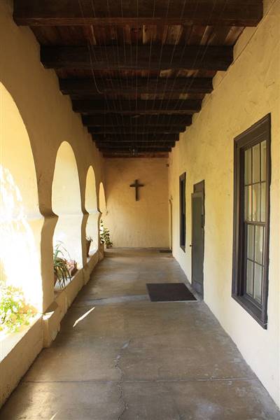 Mission Santa Ines (11/1/2009 - Credits: I, TDRSS [GFDL (http://www.gnu.org/copyleft/fdl.html), CC-BY-SA-3.0 (http://creativecommons.org/licenses/by-sa/3.0/) or CC BY 2.5 (http://creativecommons.org/licenses/by/2.5)], via Wikimedia Commons)