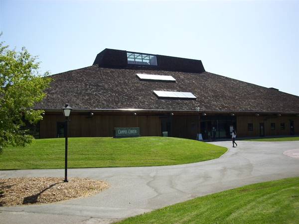 Foothill Community College (7/22/2010 - Credits: By Jatkins679 (Own work) [Public domain], via Wikimedia Commons)