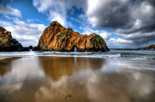 Pfeiffer Beach @ Big Sur - Los Padres National Forest - not a state park (3/22/2008 - Credits: "Pfeiffer Beach (Big Sur) by Flickr User: Cathy (CC BY-NC 2.0) [https://creativecommons.org/licenses/by-nc/2.0/legalcode] https://www.flickr.com/photos/haglundc/)