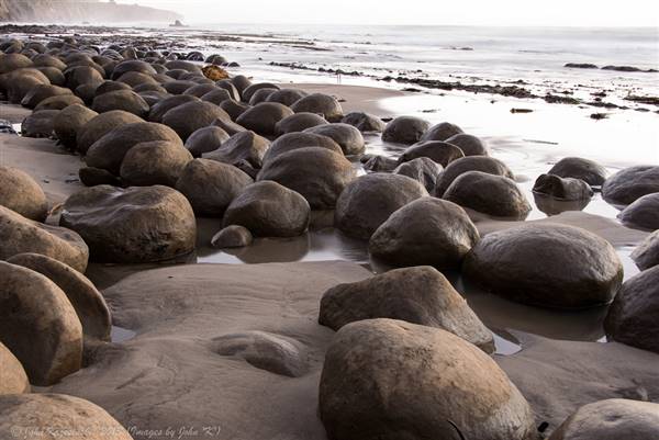Schooner Gulch State Beach (SB) / Bowling Ball Beach (12/29/2012 - Credits: "At Bowling Ball Beach" by John Krzensinski (CC BY-NC-ND 2.0) [https://creativecommons.org/licenses/by-nc-nd/2.0/legalcode]https://www.flickr.com/photos/johnkay/)