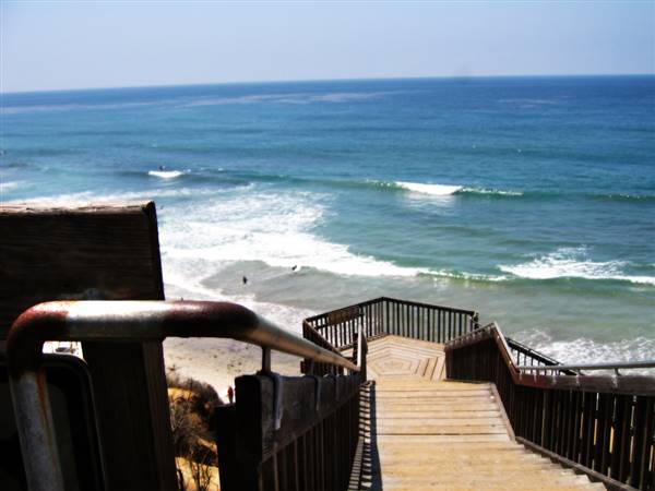 Carlsbad State Beach (SB) (5/26/2009 - Credits: "Untitled" by Flickr User: awnlsALAN (CC BY 2.0)[https://creativecommons.org/licenses/by/2.0/legalcode]https://www.flickr.com/photos/awnisalan/)