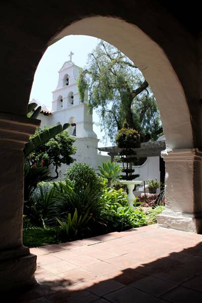 Mission San Diego de Alcala - San Diego Mission (4/29/2011 - Credits: "Mission San Diego de Alcala-121" by Rachel Titiriga (CC BY 2.0)[https://creativecommons.org/licenses/by/2.0/legalcode]https://www.flickr.com/photos/pocait/)