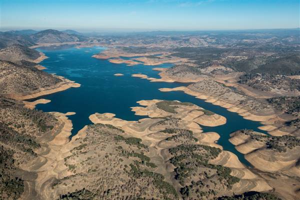New Melones Reservoir and Stevnot Bridge (5/13/2014 - Credits: Photo by: California Department of Water Resources)