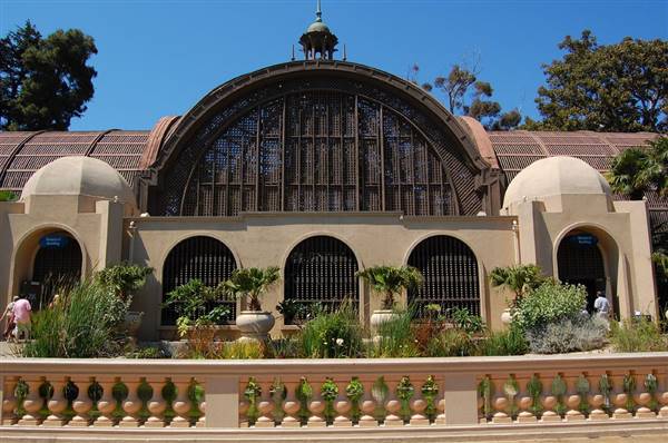 Balboa Park (7/28/2007 - Credits: "Botanical Building"  by Monette Lyan (CC BY-NC-ND 2.0)[https://creativecommons.org/licenses/by-nc-nd/2.0/legalcode]https://www.flickr.com/photos/lyan_zurke/)