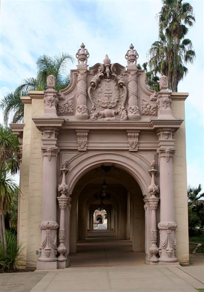 Balboa Park (11/25/2007 - Credits: "Balboa Park Arches" by Ewen Roberts (CC BY 2.0)[https://creativecommons.org/licenses/by/2.0/legalcode]https://www.flickr.com/photos/donabelandewen/)
