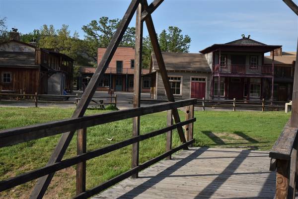 Paramount Ranch - National Park Service (NPS) (3/20/2016 - Credits: "DSC_7240" by Kent MacElwee (CC BY-NC-ND 2.0)[https://creativecommons.org/licenses/by-nc-nd/2.0/legalcode]https://www.flickr.com/photos/kmacelwee/)