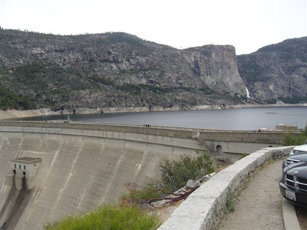 Hetch Hetchy Reservoir / O'Shaughnessy Dam (6/3/2011 - Credits: "P1040712" by Peter Burgess (CC BY 2.0)[https://creativecommons.org/licenses/by/2.0/legalcode]https://www.flickr.com/photos/burge5000/)