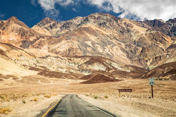 Artist Drive - Death Valley - Highway 168 (3/23/2014 - Credits: "Artist Drive" by Andres Nieto Porras (CC BY-SA 2.0)[https://creativecommons.org/licenses/by-sa/2.0/legalcode]https://www.flickr.com/photos/anieto2k/)