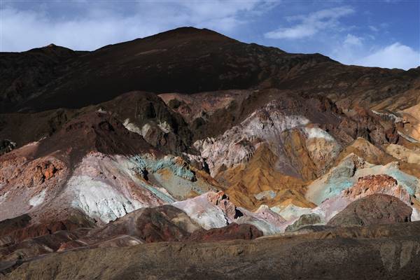 Artist Drive - Death Valley - Highway 168 (10/6/2012 - Credits: "Artist's Palette" by Paxson Woelber (CC BY 2.0)[https://creativecommons.org/licenses/by/2.0/legalcode]https://www.flickr.com/photos/paxson_woelber/)
