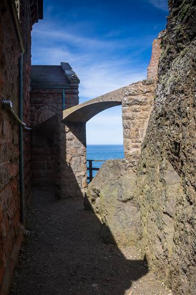 Point Sur State Historic Park (SHP) & Point Sur Lighthouse (3/8/2014 - Credits: "Surprise - a bridge" by Chris Dant (CC BY-NC-ND 2.0)[https://creativecommons.org/licenses/by-nc-nd/2.0/legalcode]https://www.flickr.com/photos/chrisd2006/)