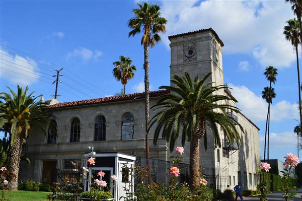 Hollywood Forever Cemetery (11/17/2013 - Credits: "Hollywood_Forever_Cemetery" by Daniel Hartwig (CC BY 2.0)[https://creativecommons.org/licenses/by/2.0/legalcode]https://www.flickr.com/photos/dwhartwig/)